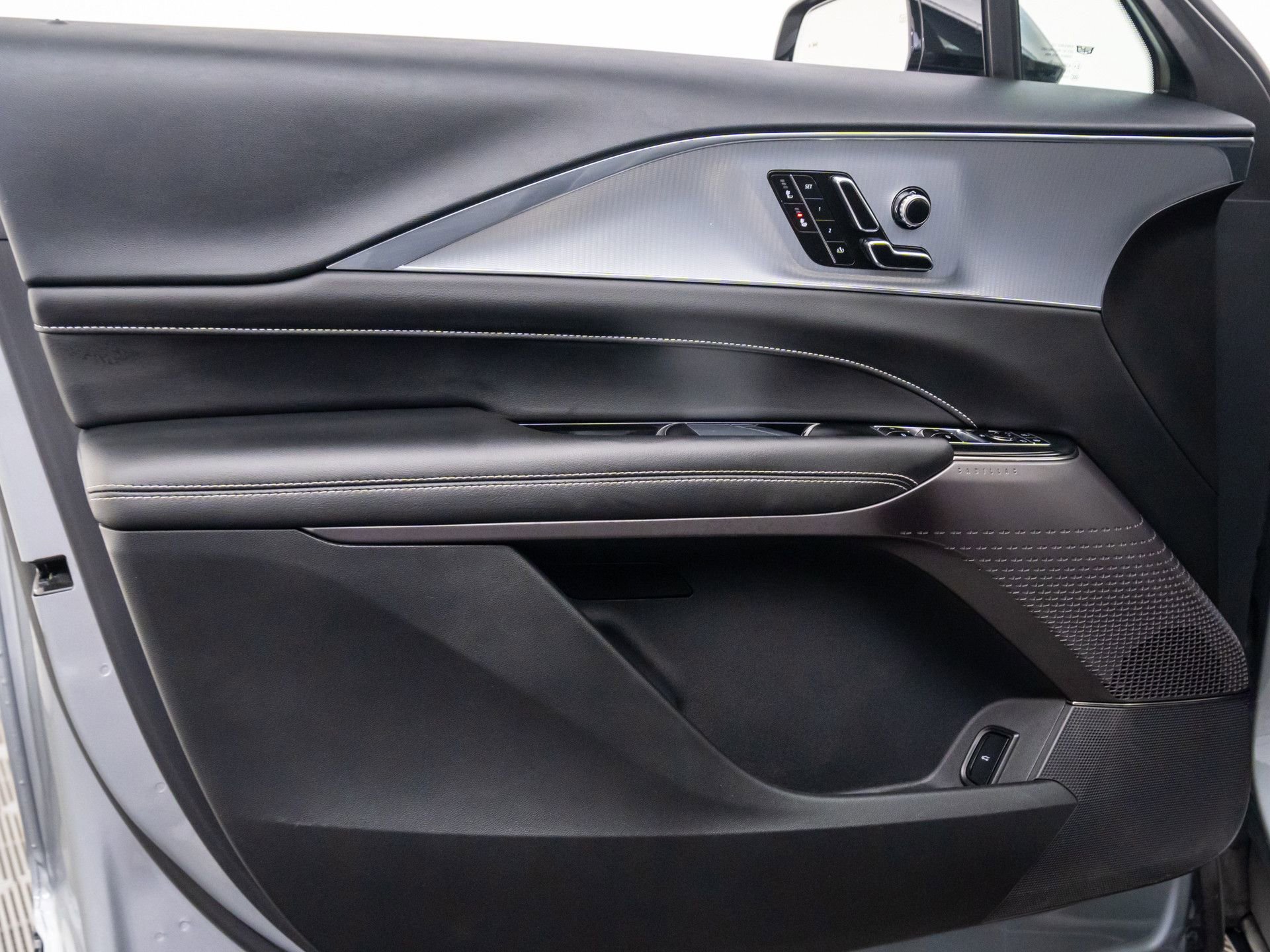 Certified 2024 Cadillac Lyriq Tech w/ Driver Assist Package image 15