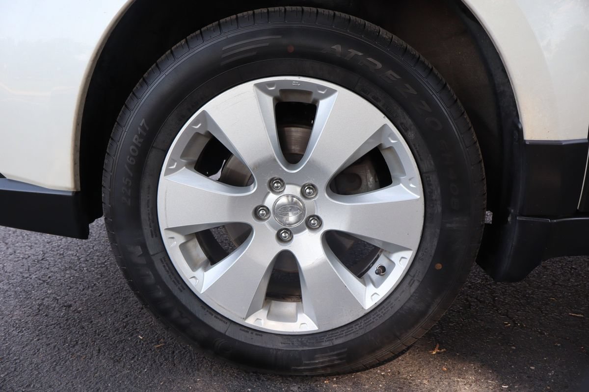 Used 2010 Subaru Outback 2.5i Premium AWD/4WD image 41