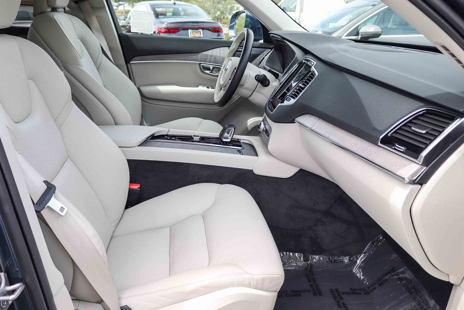 Used 2024 Volvo XC90 T8 Plus w/ Protection Package Premier AWD/4WD image 18