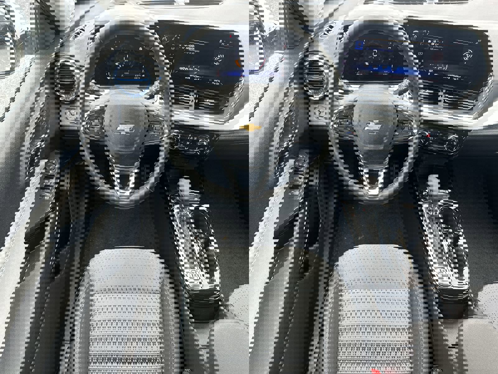 Used 2025 Chevrolet Trax LT w/ LT Convenience Package image 17