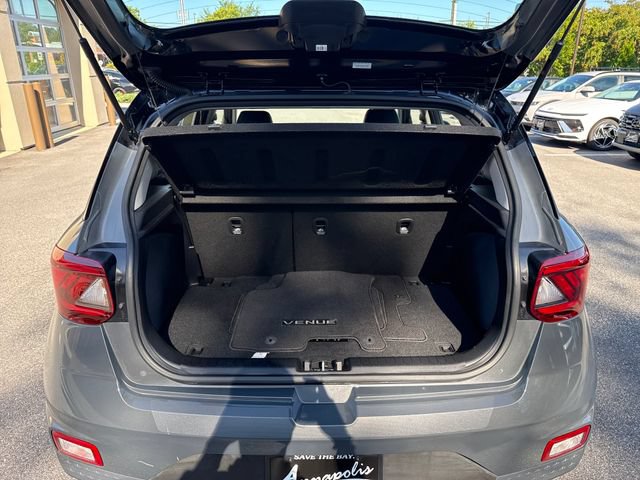 Used 2025 Hyundai Venue Limited FWD image 23