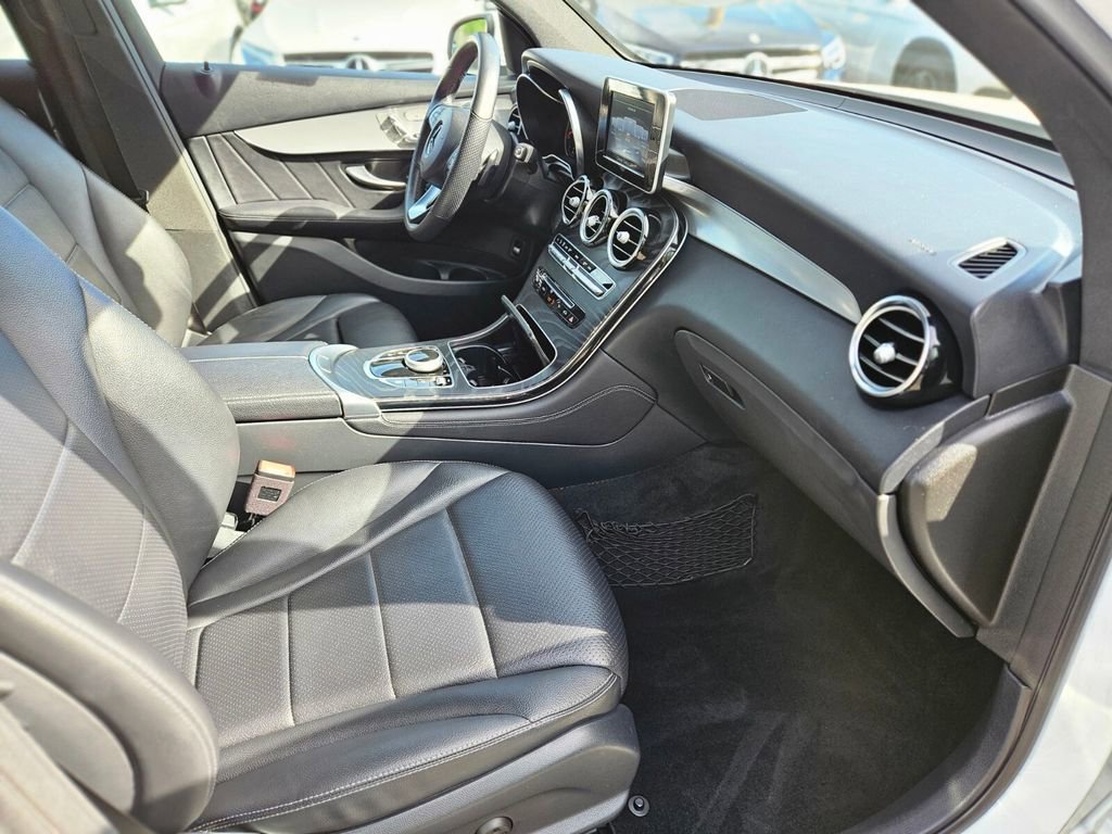 Used 2019 Mercedes-Benz GLC 300 4MATIC image 11