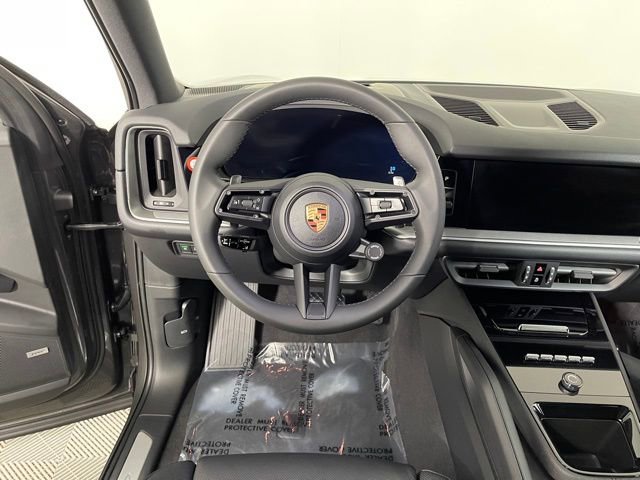 Used 2025 Porsche Cayenne image 40