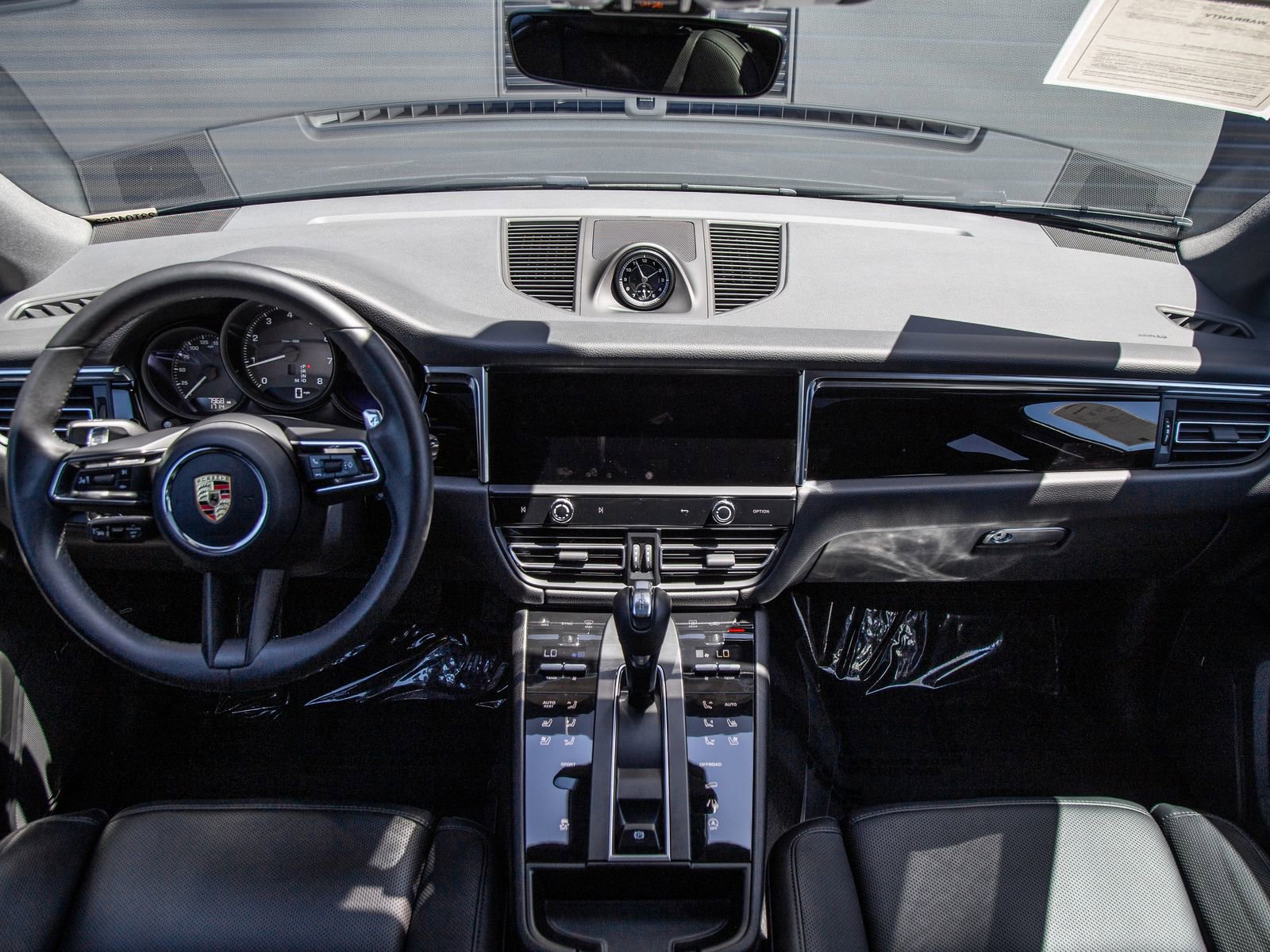 Certified 2024 Porsche Macan AWD/4WD image 20