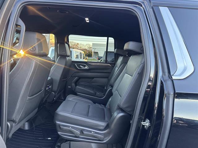 Used 2022 Chevrolet Suburban LT w/ Luxury Package image 7