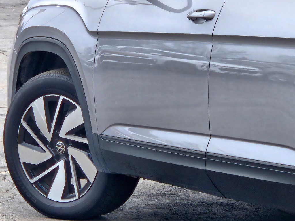 Used 2025 Volkswagen Atlas SE image 17