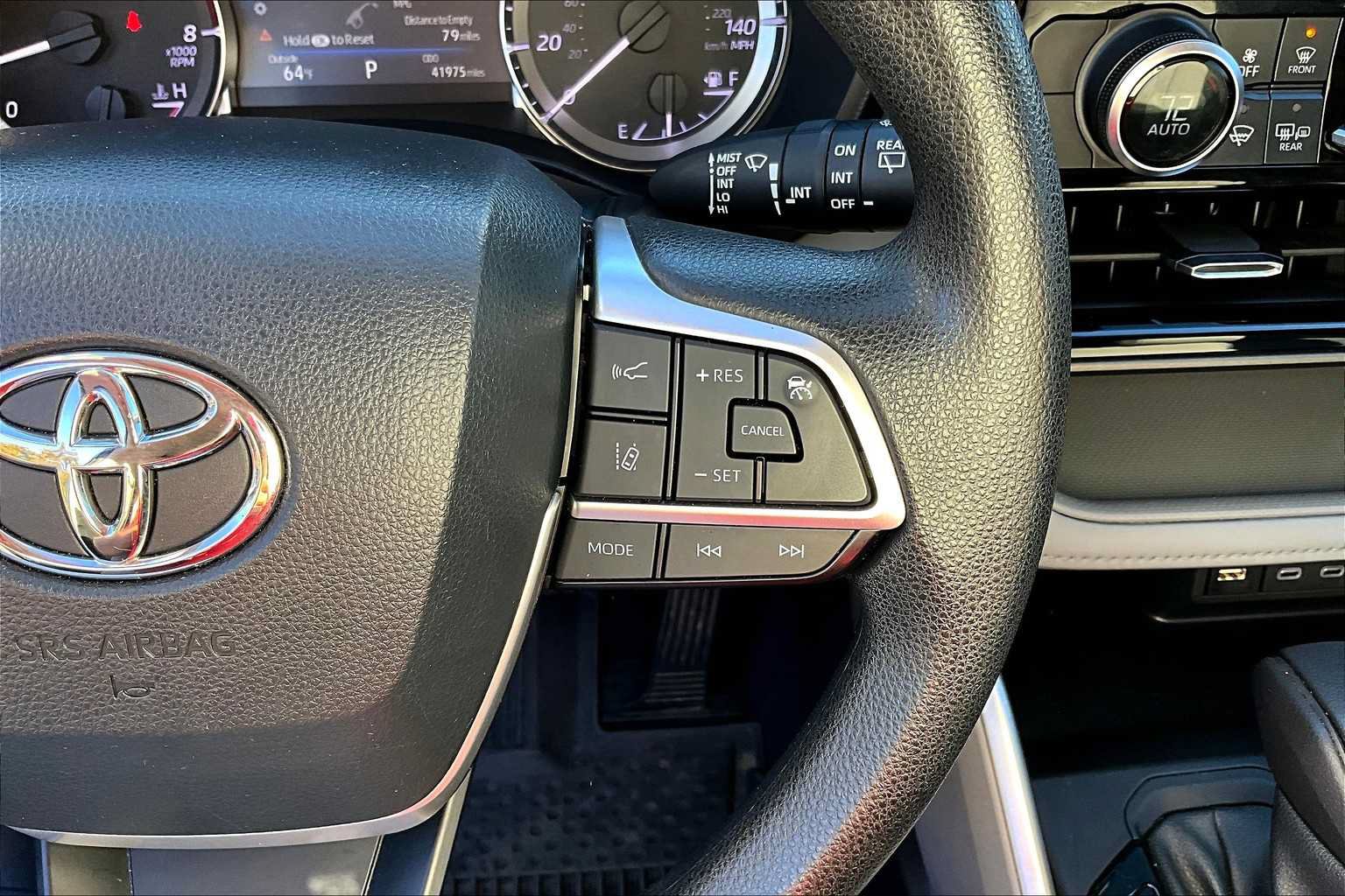 Used 2023 Toyota Highlander L FWD image 23