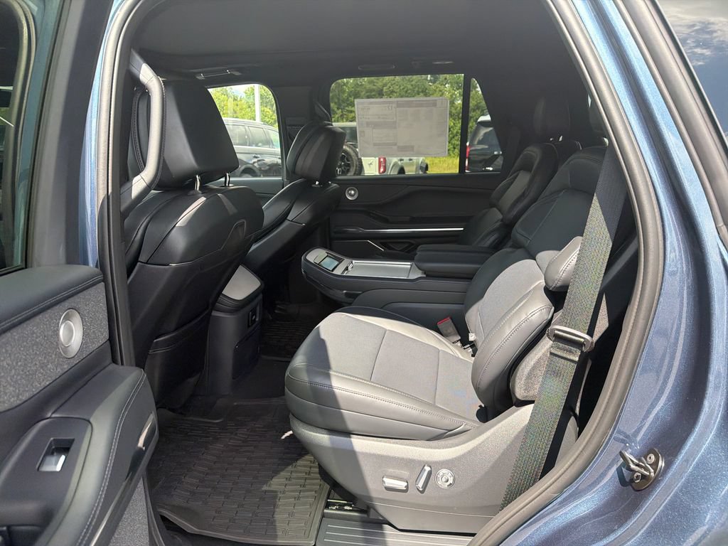 New 2027 Lincoln Navigator Reserve w/ Jet Appearance Package AWD/4WD image 14