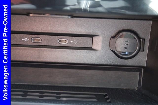 Used 2025 Volkswagen Taos SE w/ Panoramic Sunroof Package FWD image 39