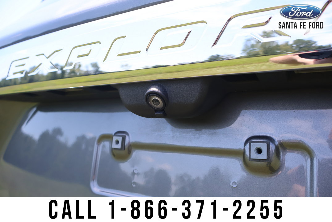 Used 2022 Ford Explorer XLT w/ Equipment Group 202A image 8