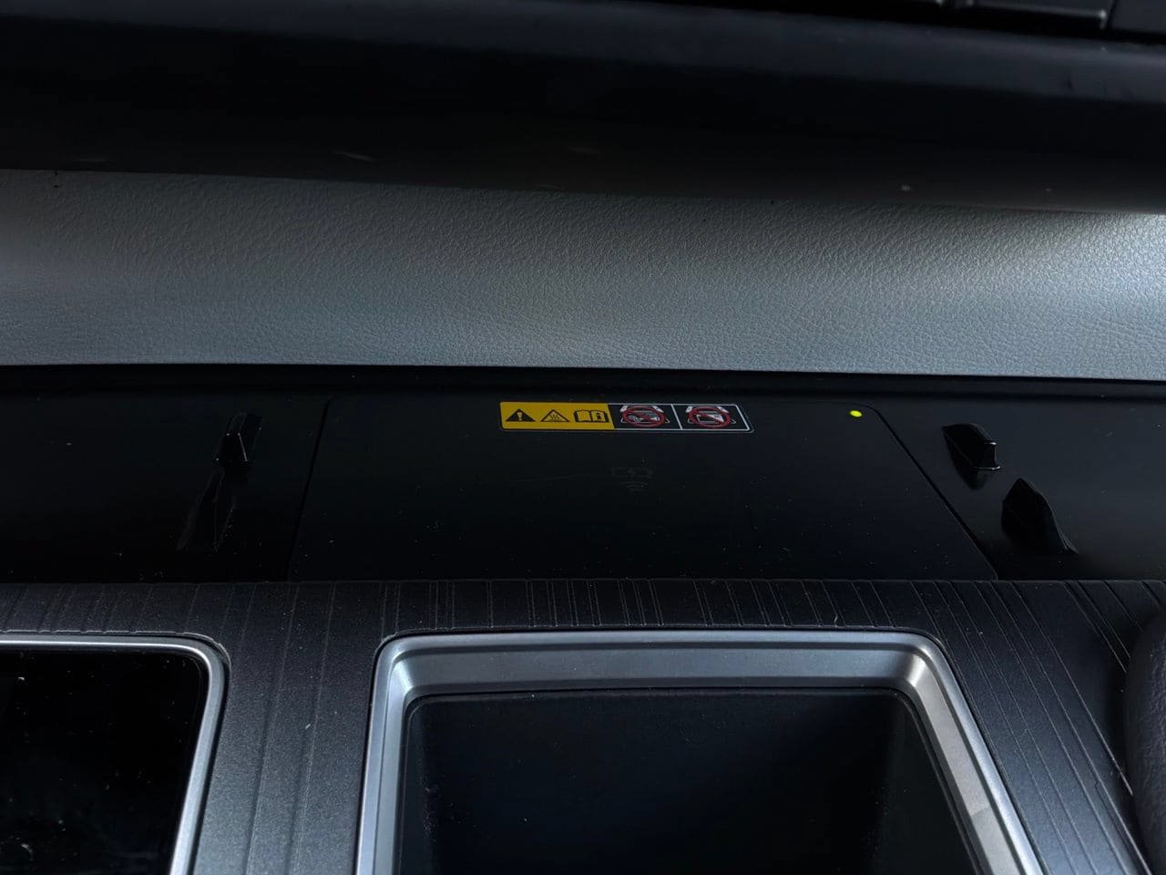 Used 2025 Toyota Sienna XLE FWD image 31