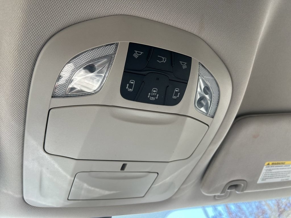Used 2024 Chrysler Pacifica Limited FWD image 44