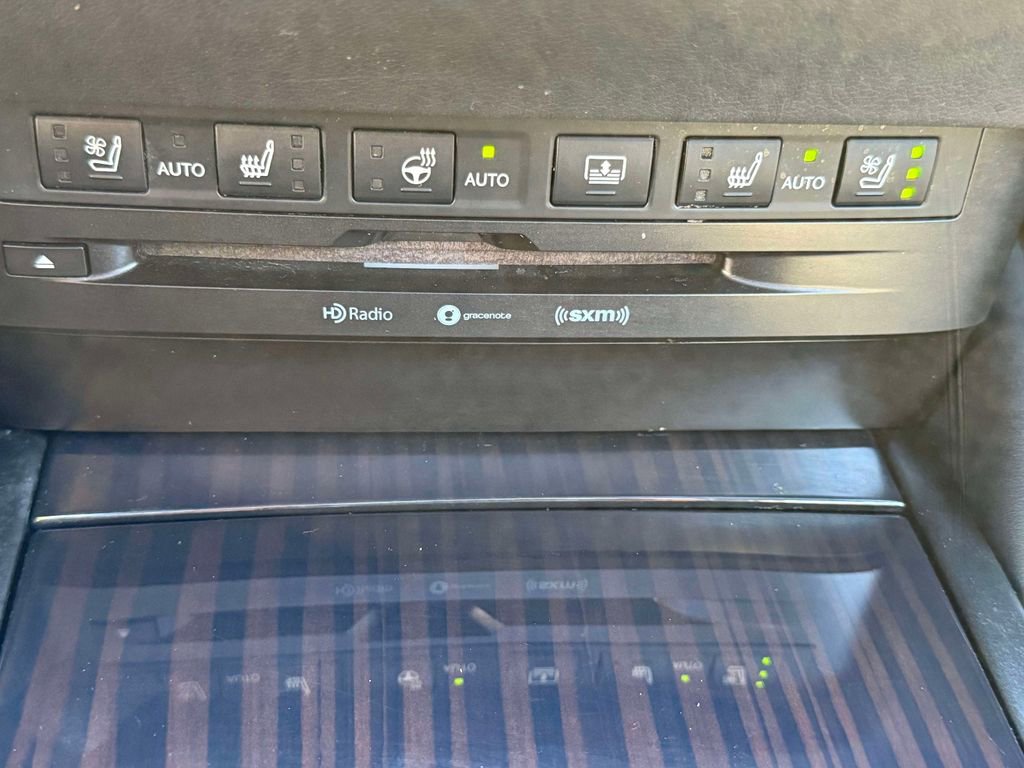 Used 2019 Lexus ES 350 350 Luxury w/ Accessory Package image 26