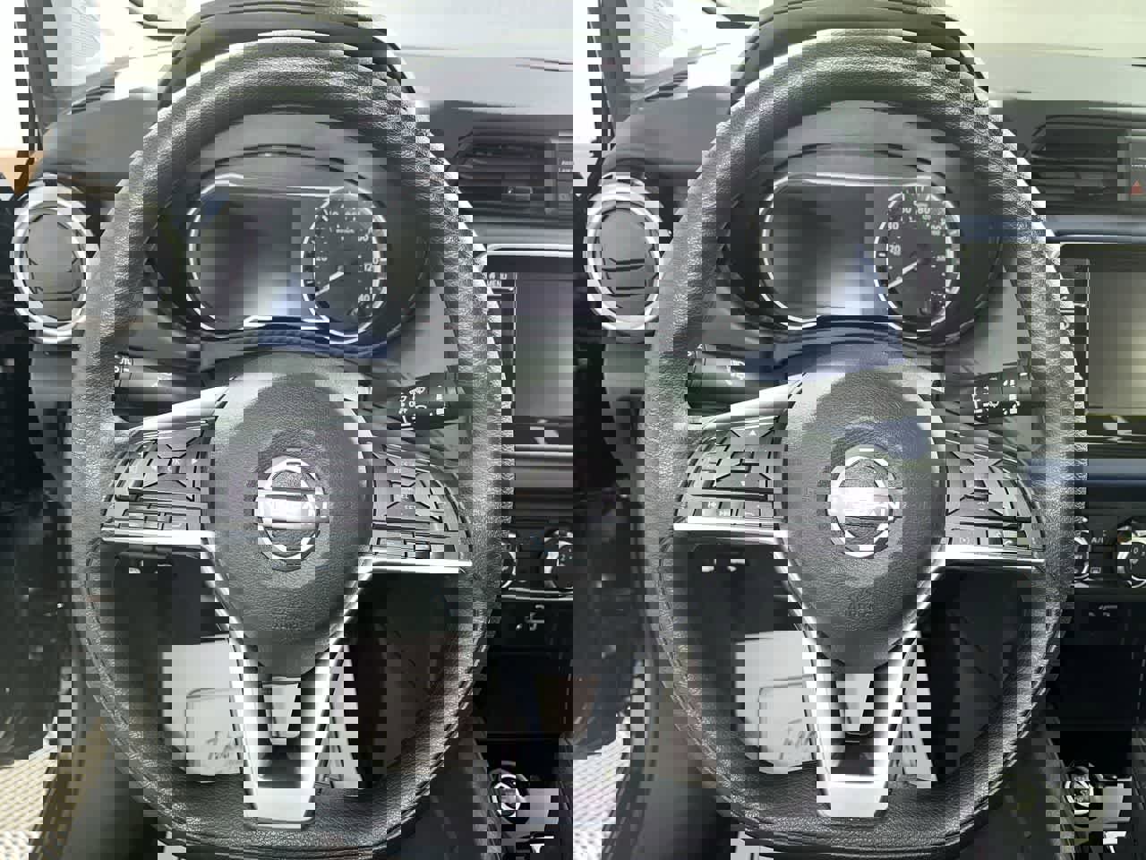 Used 2025 Nissan Versa SV image 15