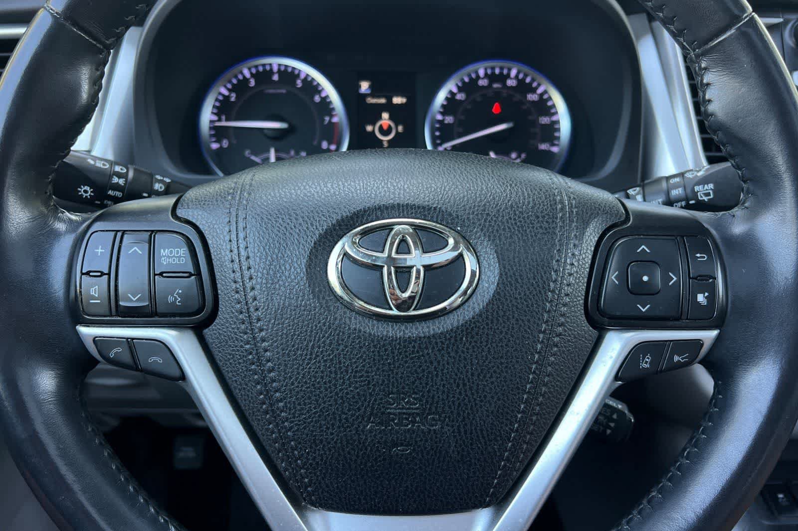 Used 2019 Toyota Highlander XLE FWD image 25