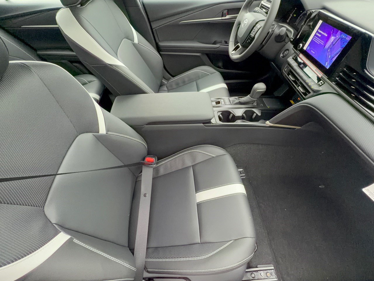 Used 2026 Toyota Camry SE FWD image 30