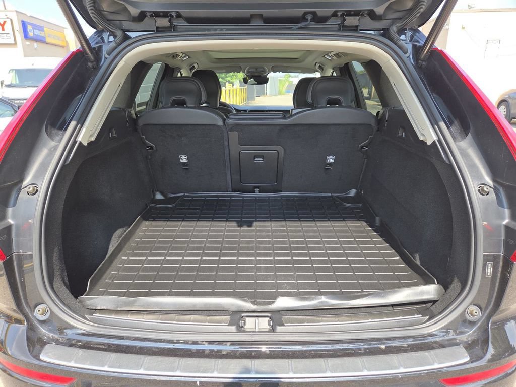Used 2023 Volvo XC60 B5 Plus AWD/4WD image 17
