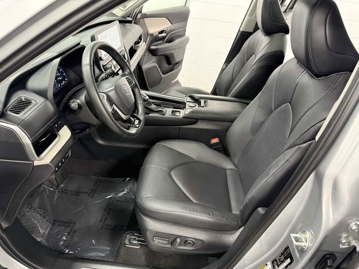Used 2024 Toyota Grand Highlander Limited image 12