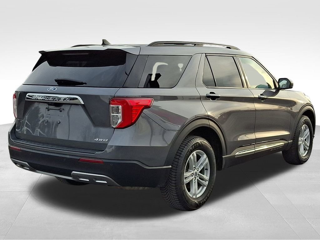 Used 2022 Ford Explorer XLT w/ Equipment Group 202A image 6
