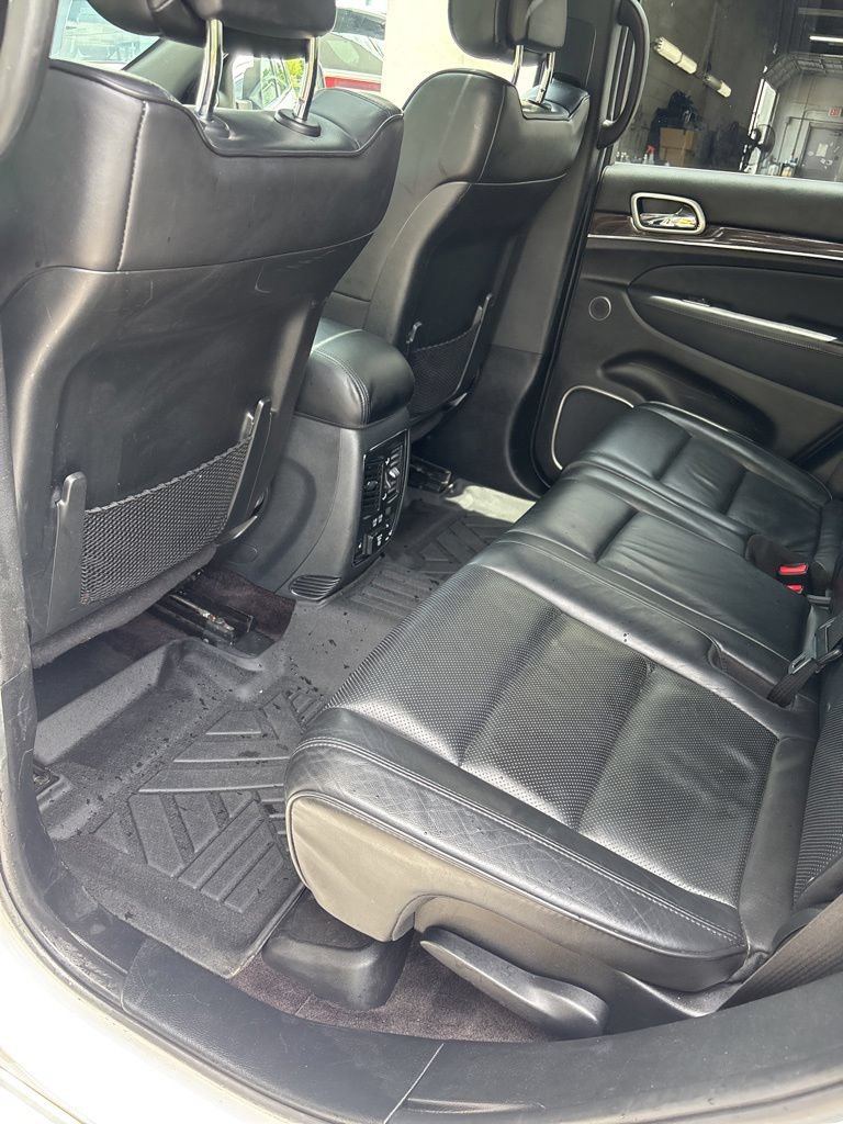 Used 2018 Jeep Grand Cherokee Overland w/ Interior Metal Package AWD/4WD image 18