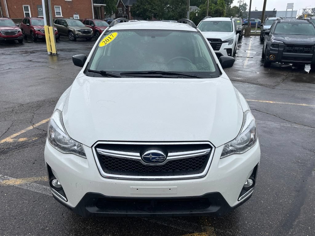 Used 2017 Subaru Crosstrek 2.0i AWD/4WD image 2