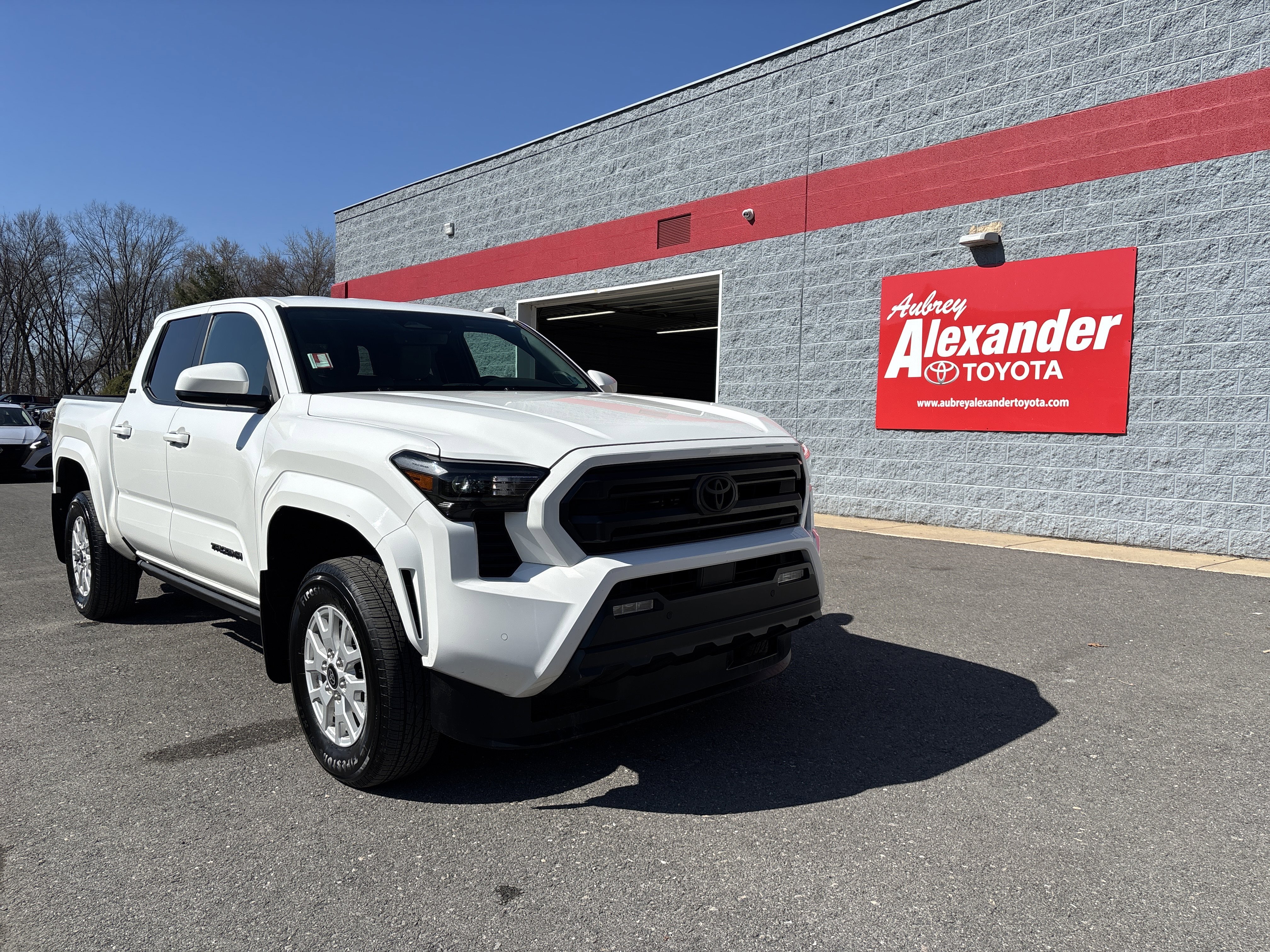 Certified 2024 Toyota Tacoma SR5 image 1