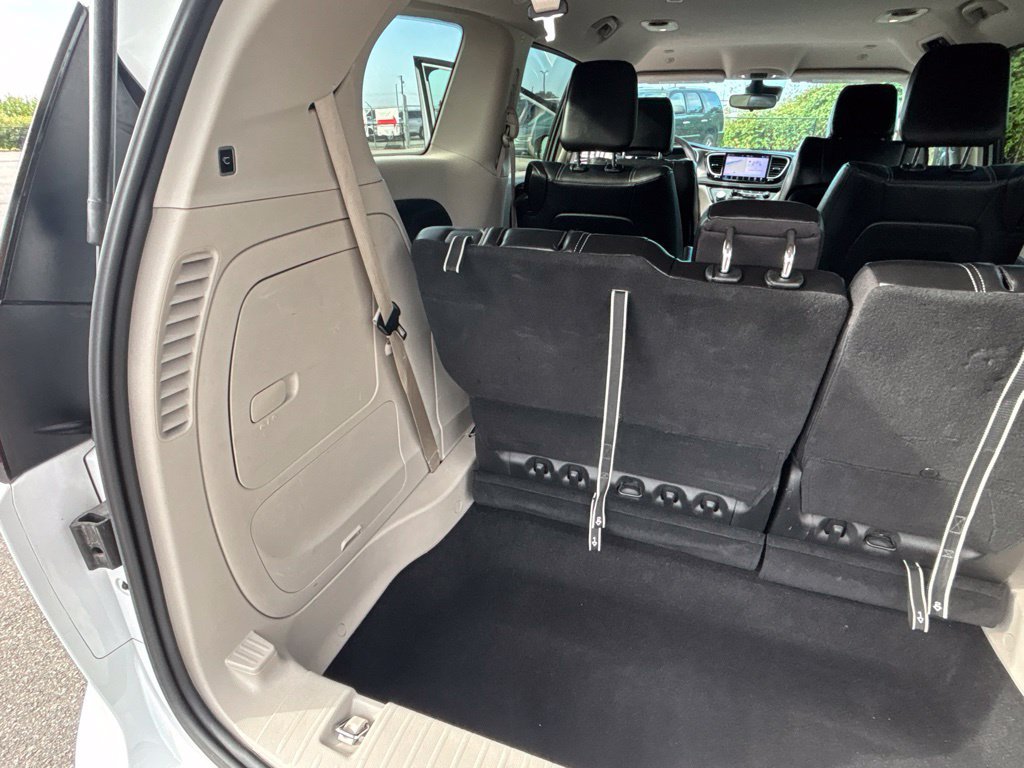 Used 2024 Chrysler Pacifica Limited FWD image 48