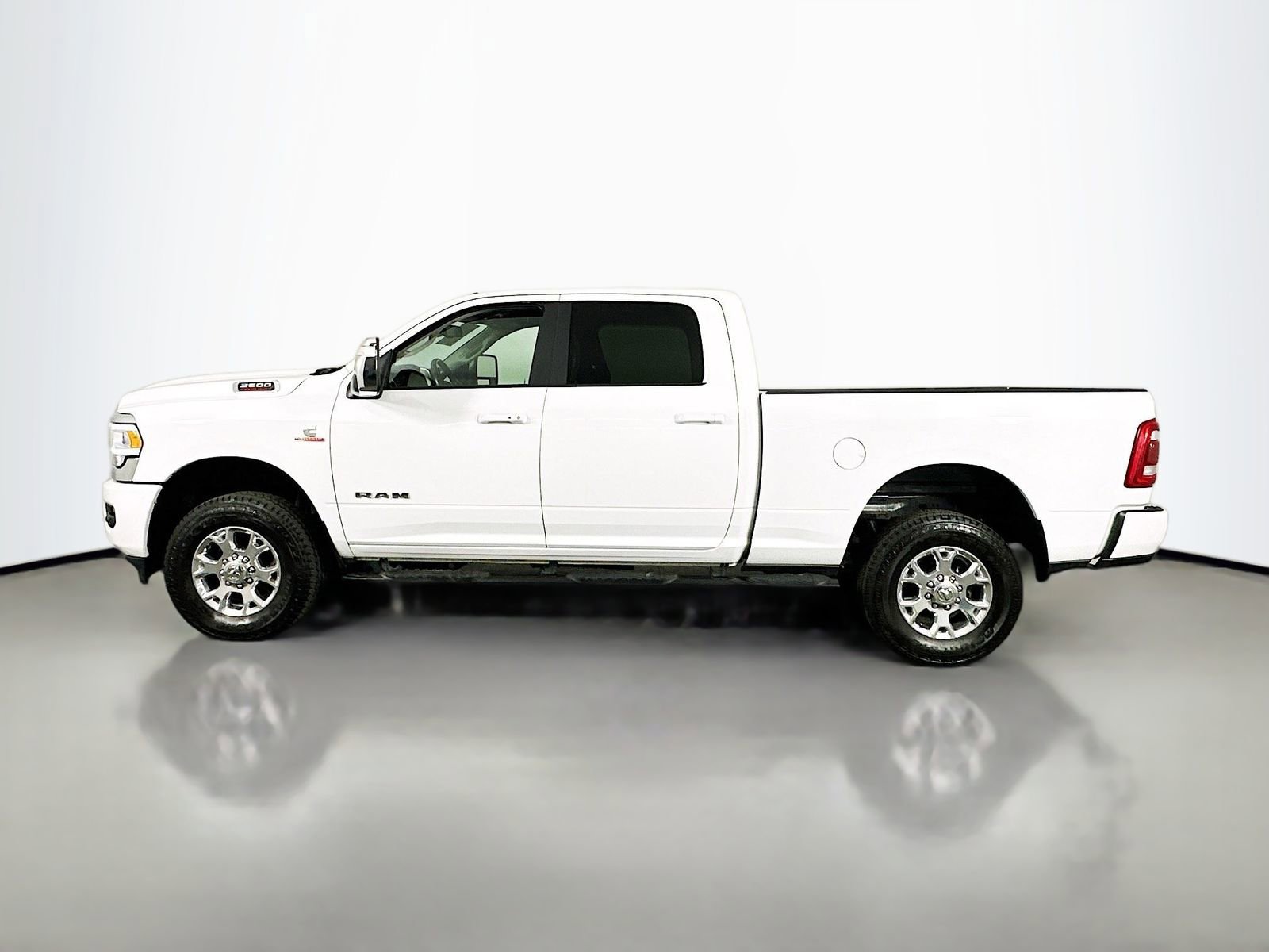 Used 2024 RAM 2500 Laramie AWD/4WD image 4