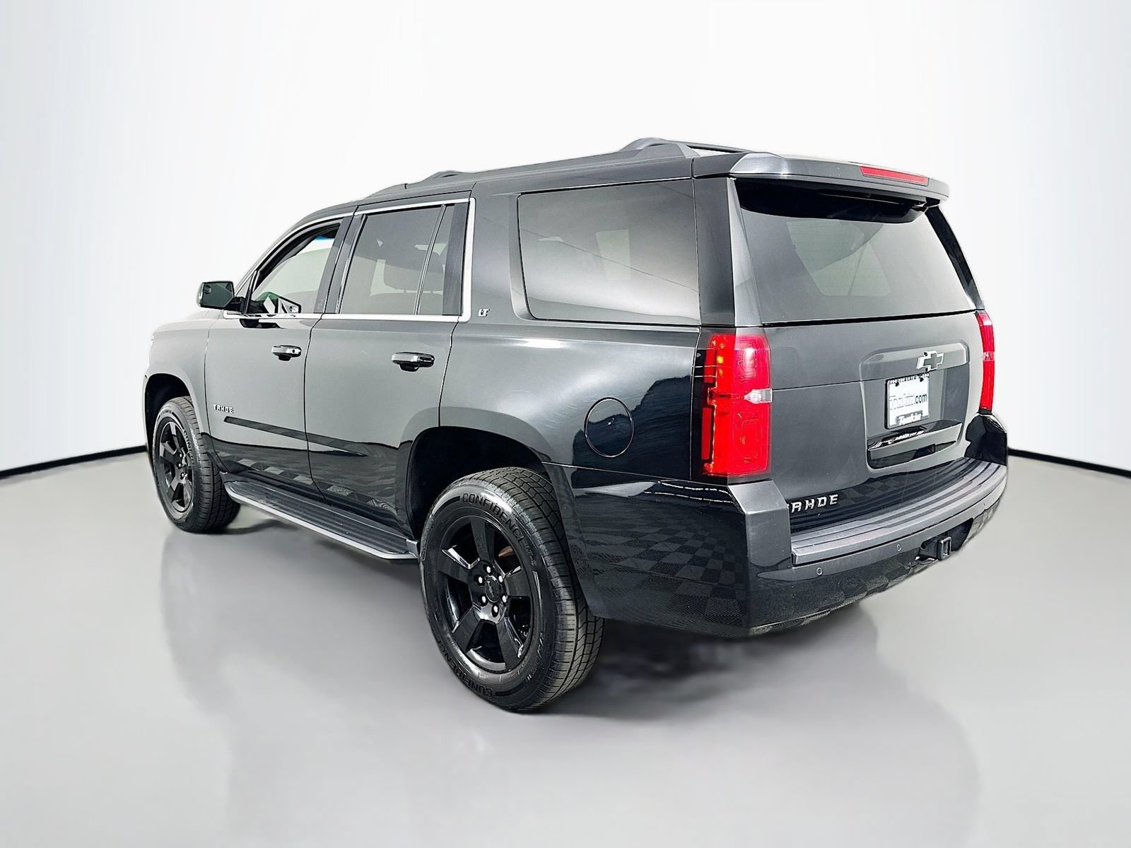 Used 2018 Chevrolet Tahoe LT w/ LT Midnight Edition AWD/4WD image 6
