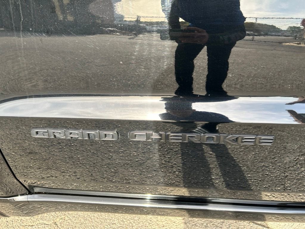 Used 2021 Jeep Grand Cherokee Laredo X RWD image 10