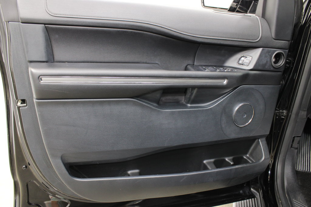 Used 2018 Ford Expedition XLT w/ Equipment Group 202A RWD image 17