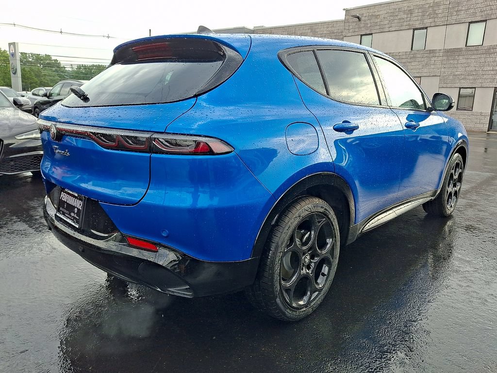New 2026 Alfa Romeo Tonale w/ Red Premium Package AWD/4WD image 3