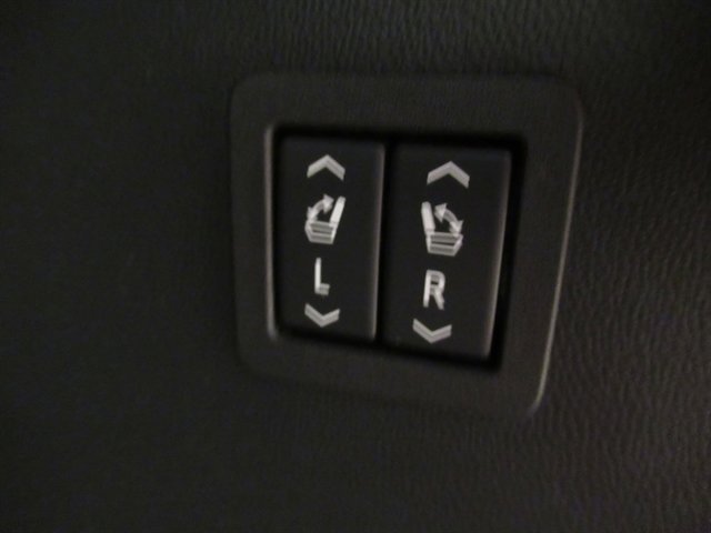 Used 2024 Buick Enclave Premium image 13