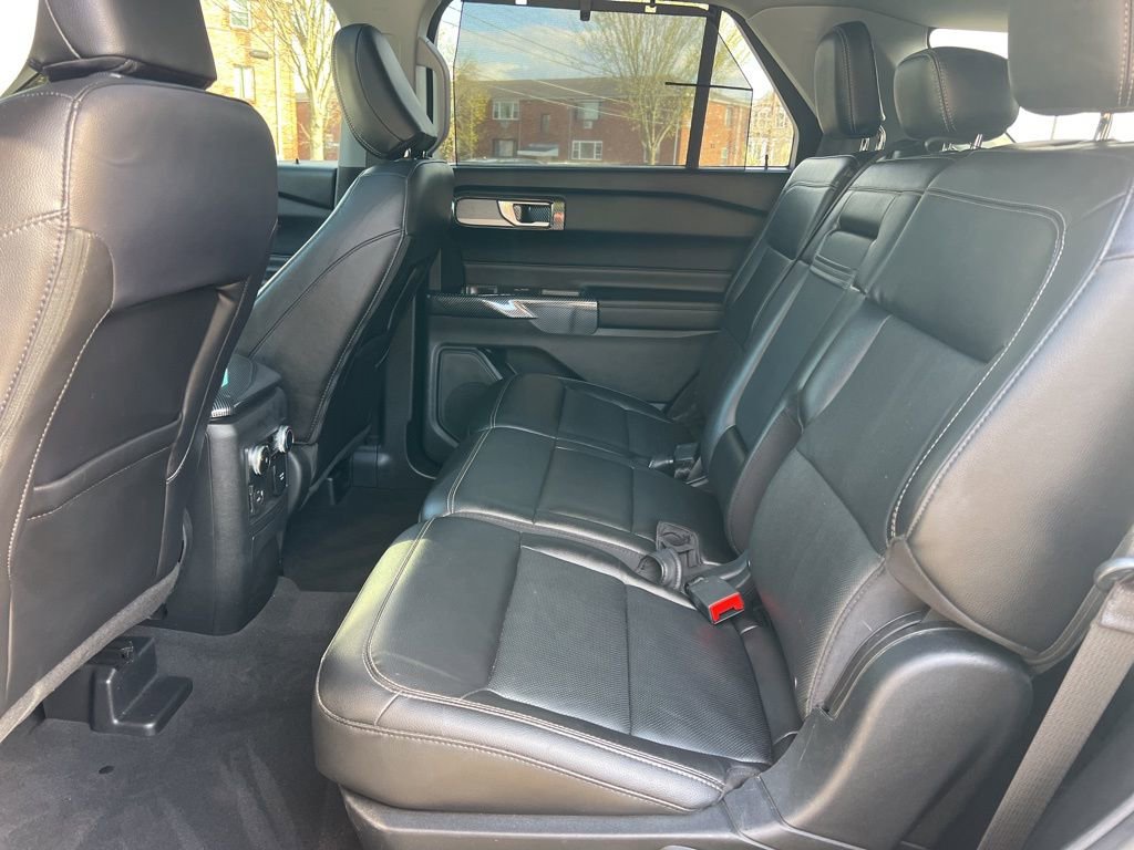 Used 2022 Ford Explorer Limited w/ Equipment Group 301A AWD/4WD image 30