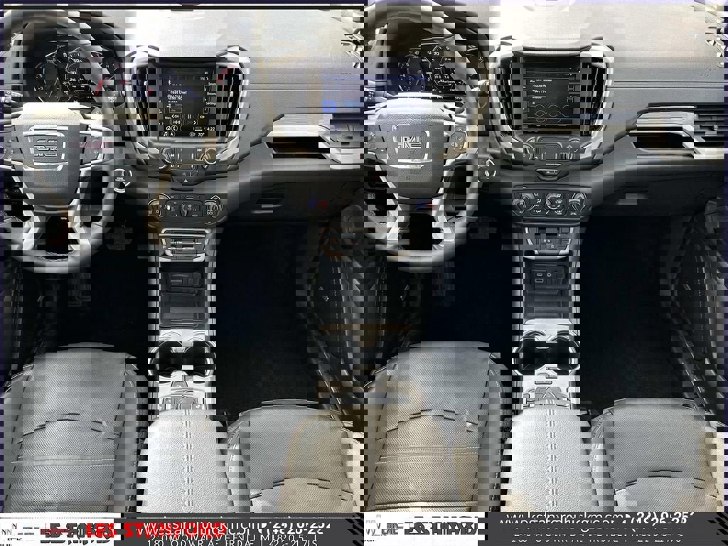 Used 2023 GMC Terrain Denali w/ Denali Premium Package image 15