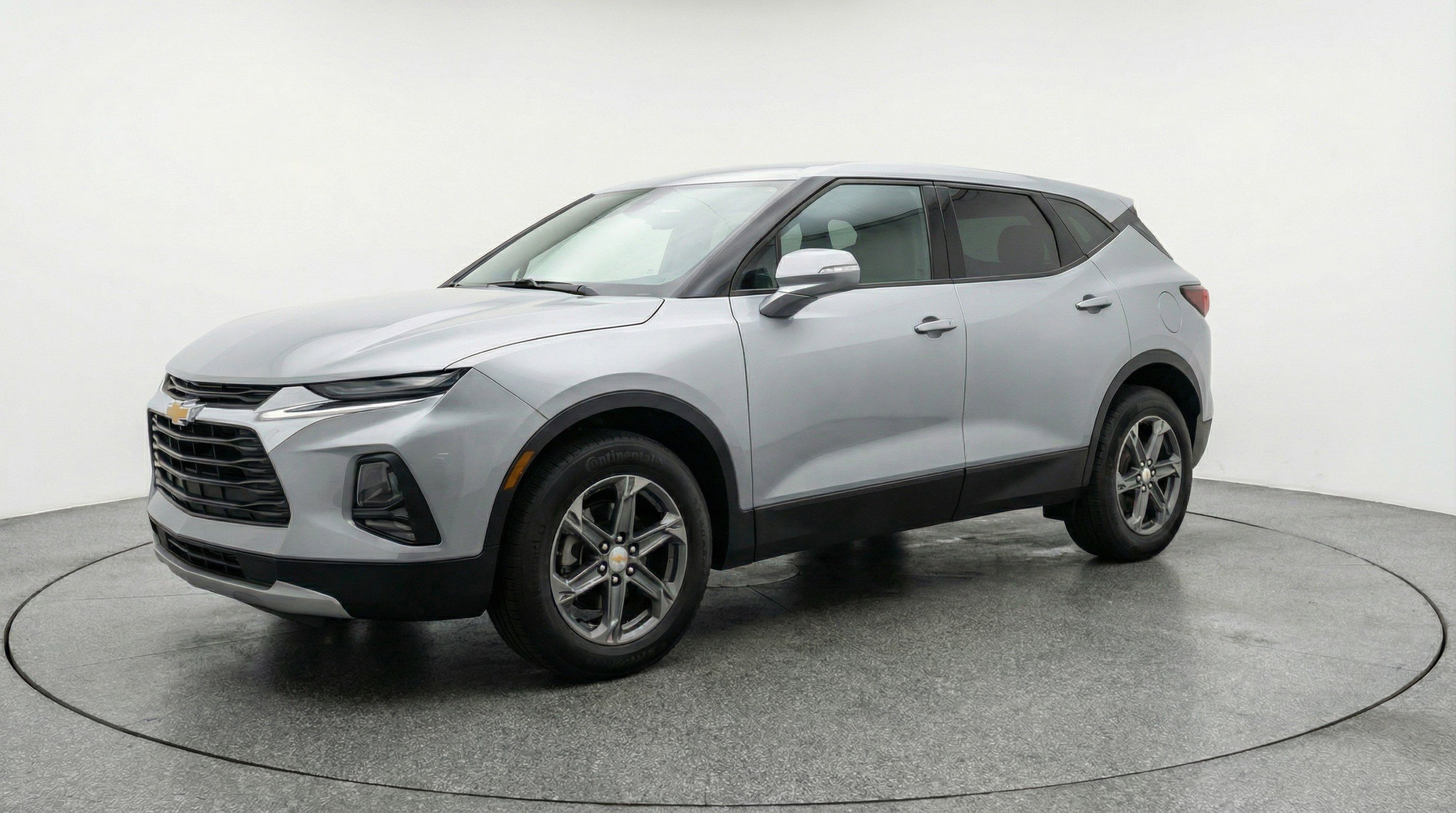 Used 2025 Chevrolet Blazer LT image 3