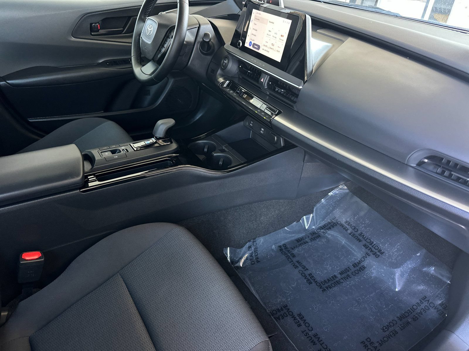 Used 2025 Toyota Prius LE FWD image 15
