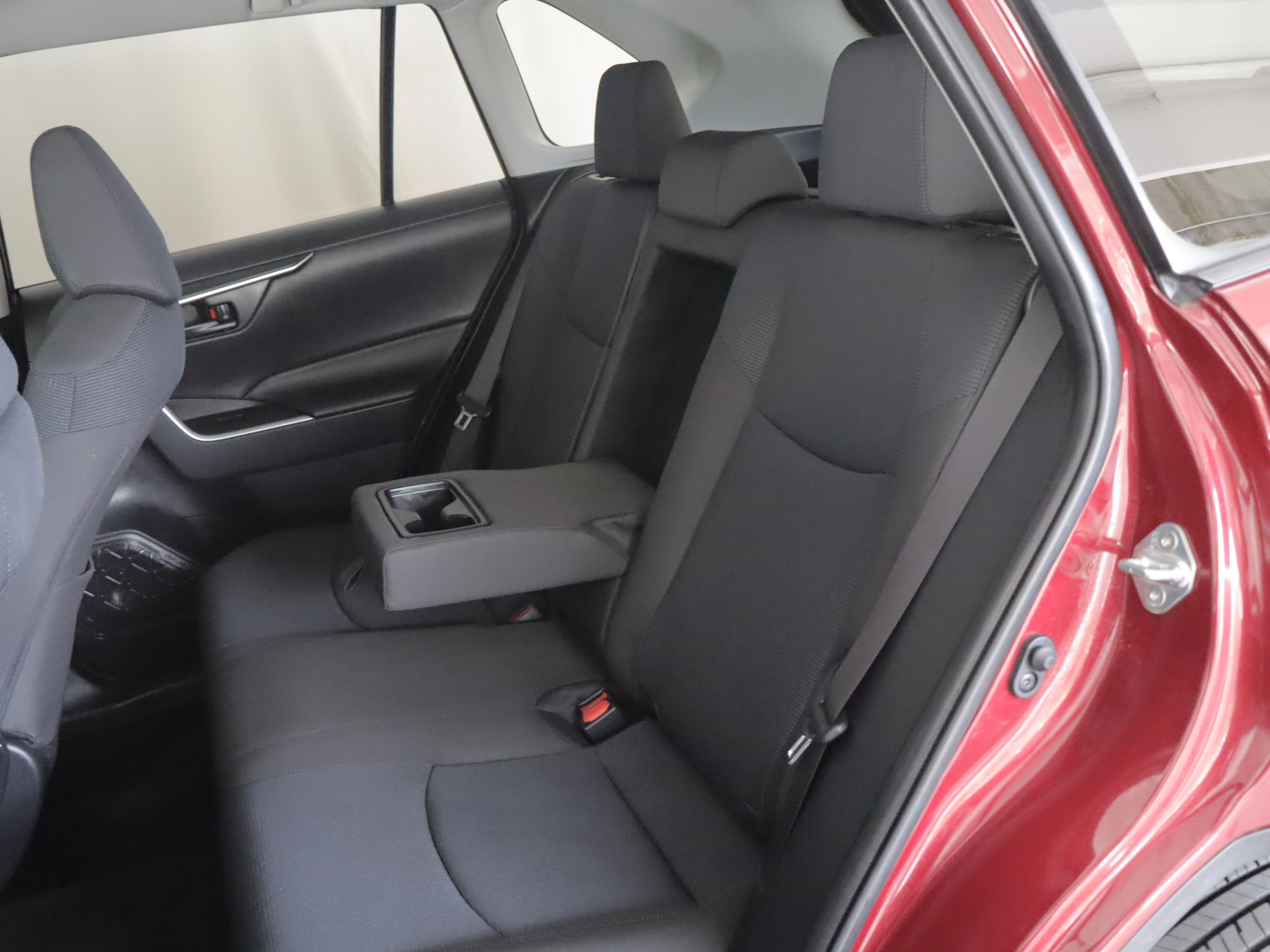 Used 2025 Toyota RAV4 LE image 8