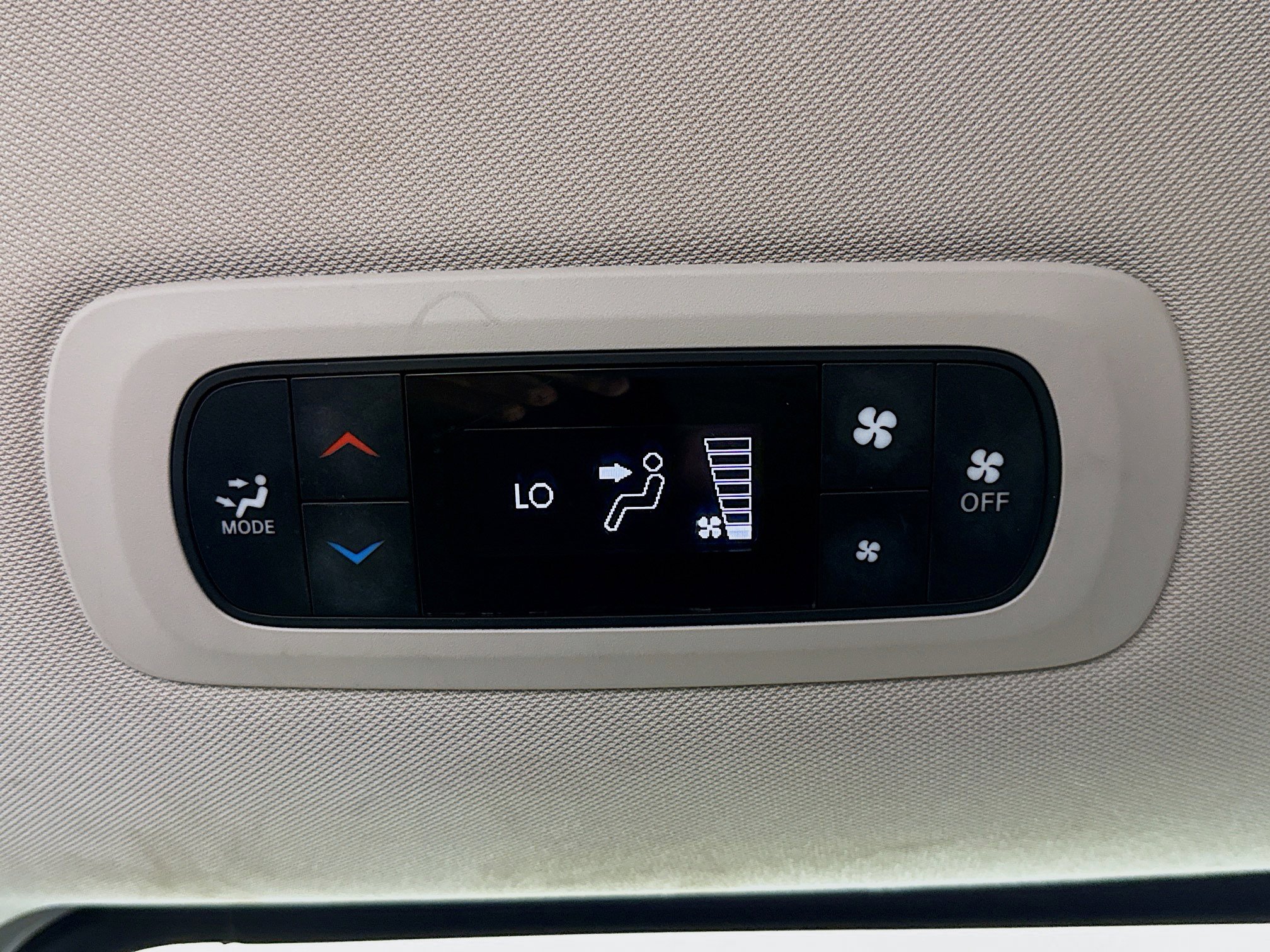 Used 2022 Chrysler Voyager LX FWD image 28