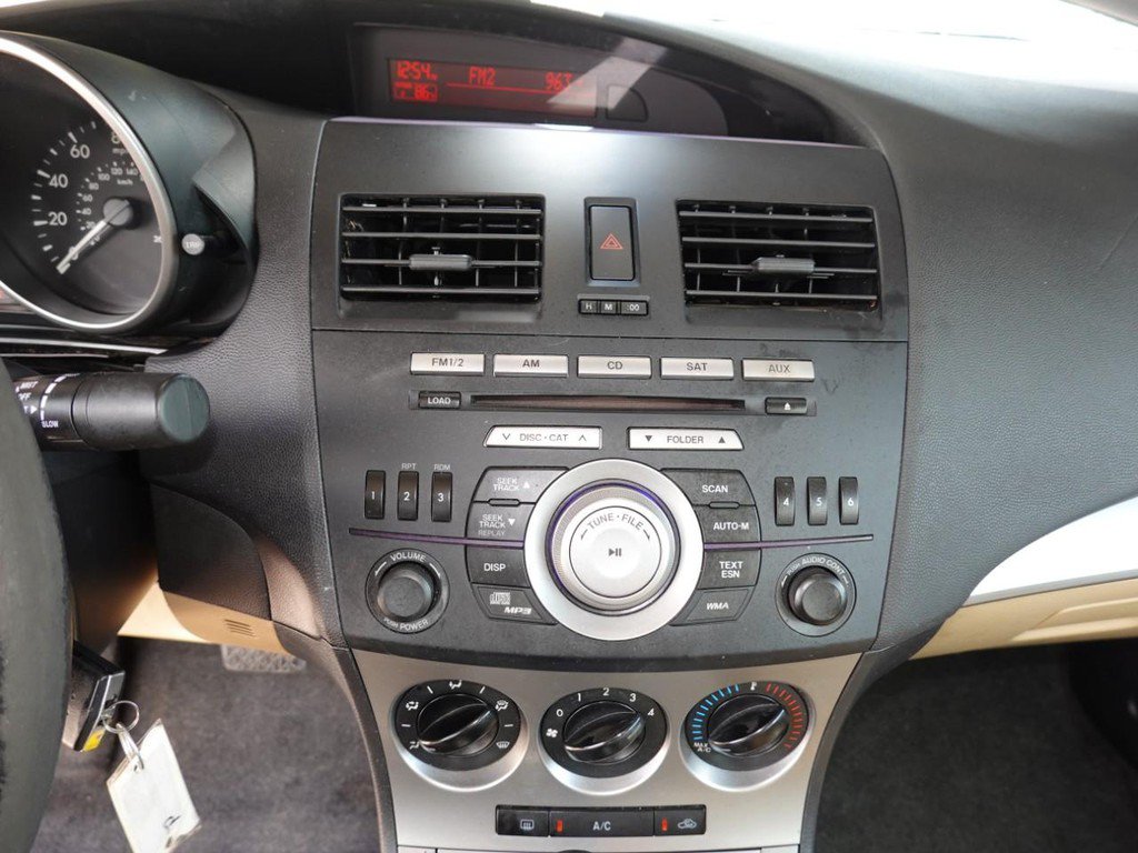 Used 2010 MAZDA MAZDA3 i Touring FWD image 14