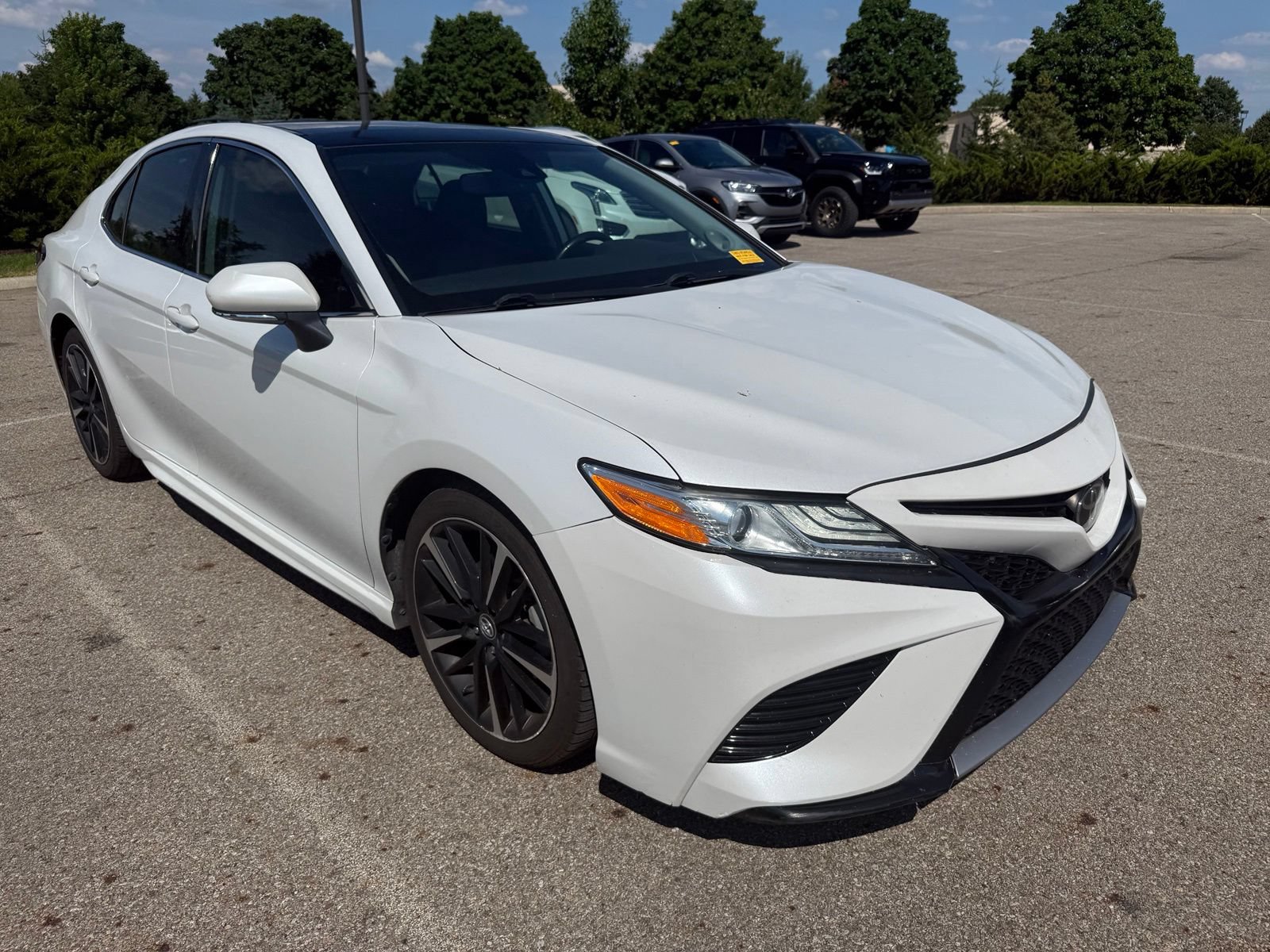 Used 2020 Toyota Camry XSE FWD image 3
