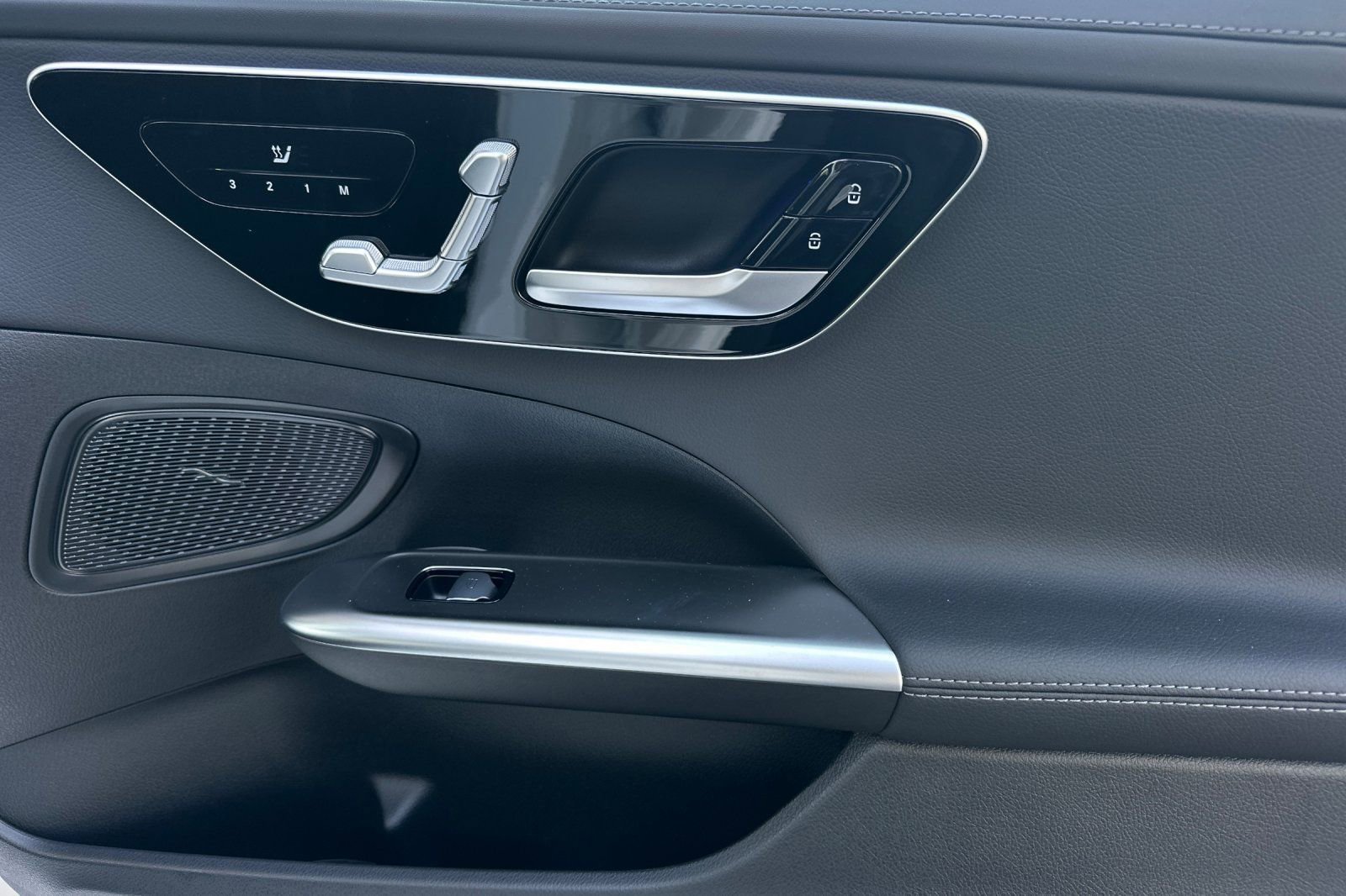 New 2025 Mercedes-Benz C 300 4MATIC Sedan image 33