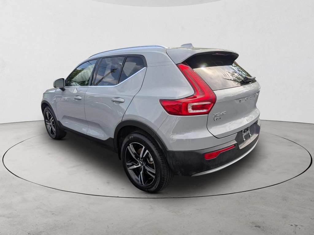 Certified 2025 Volvo XC40 B5 Plus AWD/4WD image 8