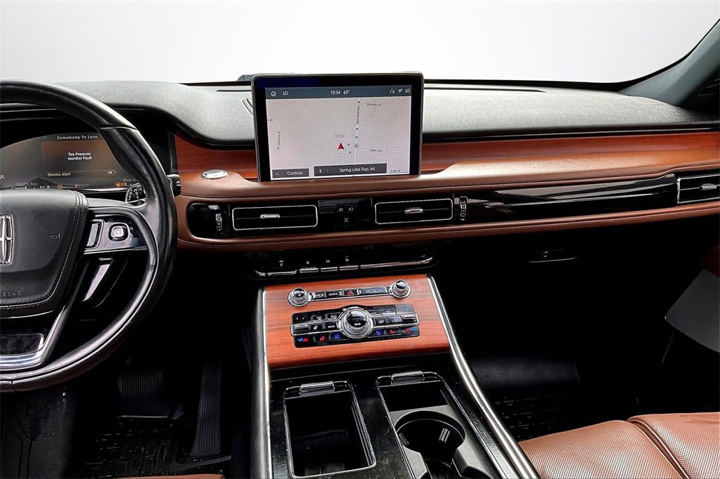 Used 2020 Lincoln Aviator Reserve w/ Equipment Group 202A image 9