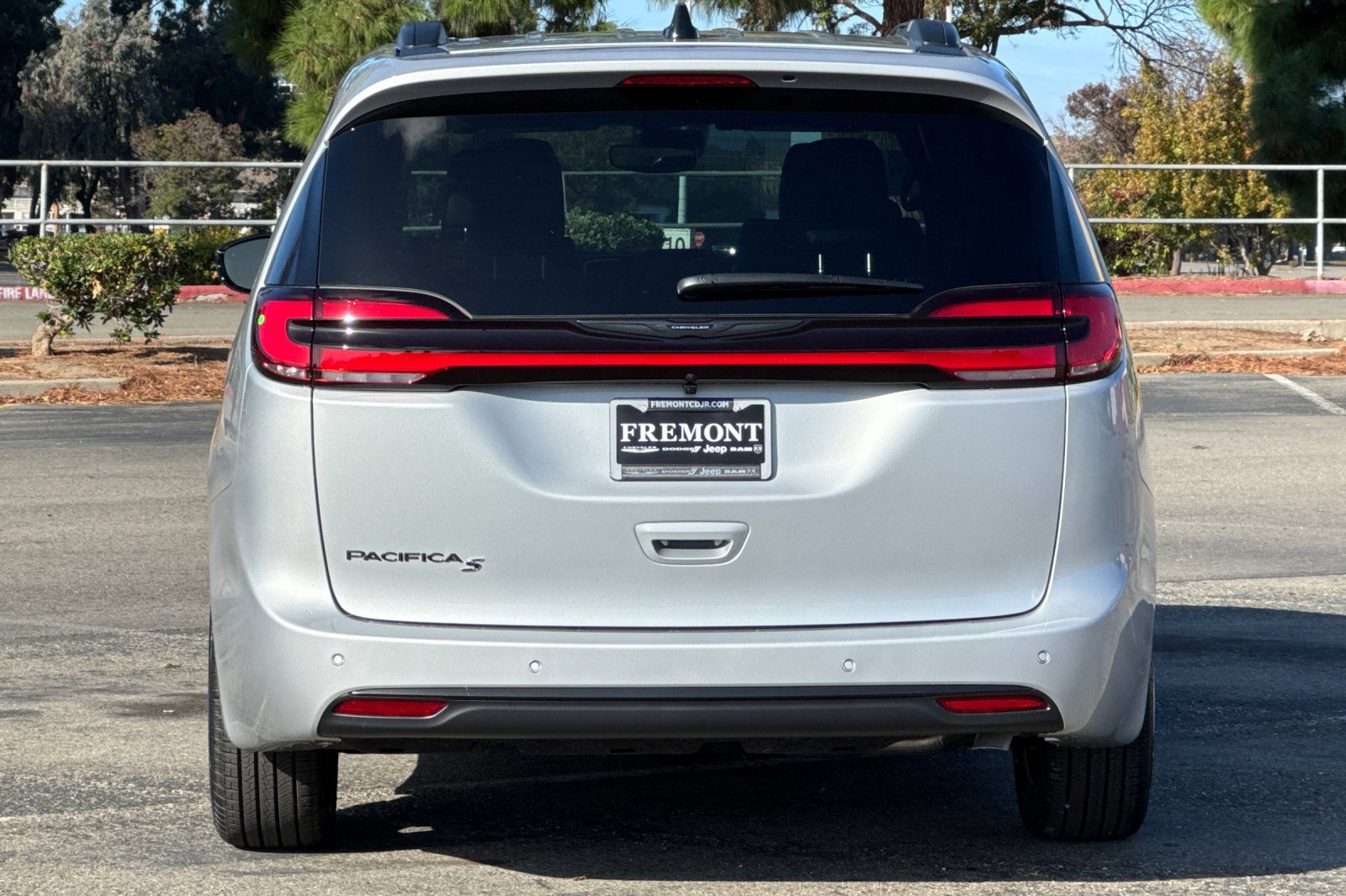 New 2026 Chrysler Pacifica Select w/ S Appearance Package image 4