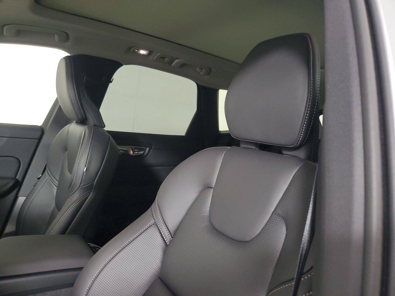 New 2027 Volvo XC60 B5 Ultra AWD/4WD image 23