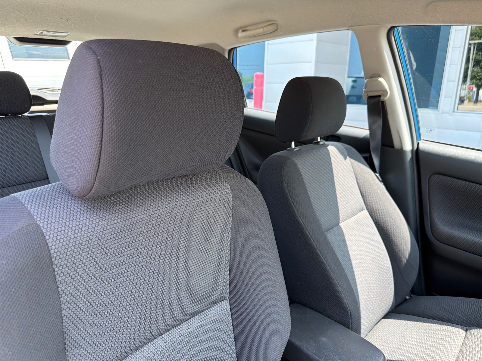 Used 2008 Pontiac Vibe w/ Preferred Package FWD image 26