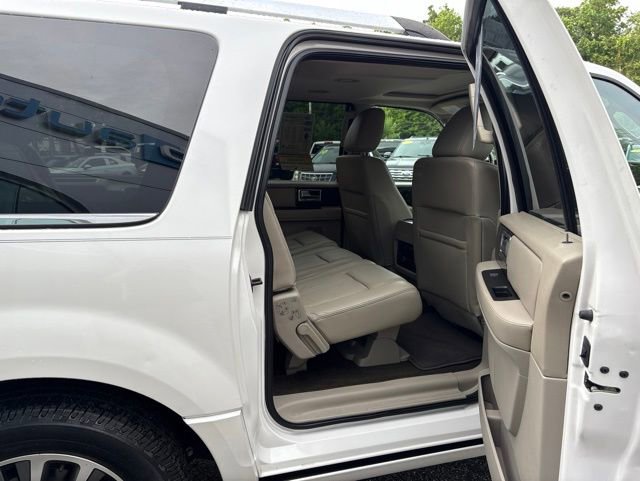 Used 2015 Lincoln Navigator L 2WD image 19