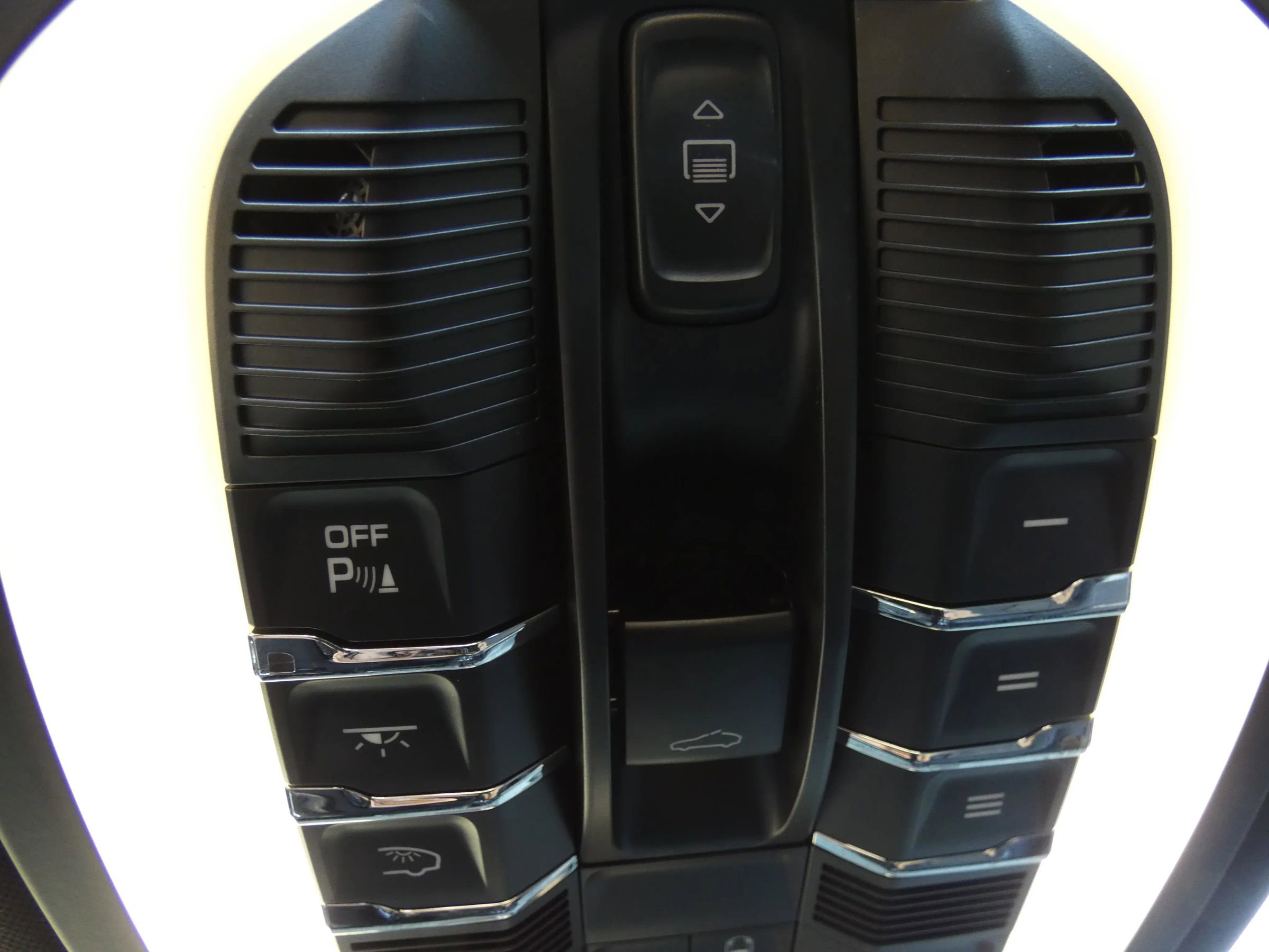 Used 2018 Porsche Macan Sport Edition image 70