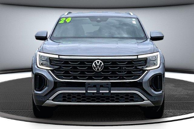 Used 2024 Volkswagen Atlas Cross Sport SE AWD/4WD image 2